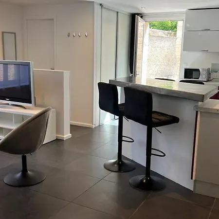 Maison De Bourg A 350m Des Plages Du Debarquement. Holiday home